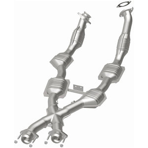 MagnaFlow Direct Fit Catalytic Converter 96-98 Mustang 4.6L 6-Cats