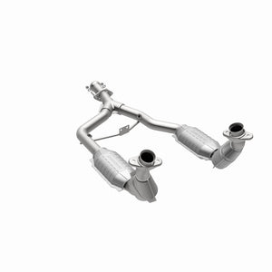 MagnaFlow Direct Fit Catalytic Converter 96-98 Ford Mustang 3.8L