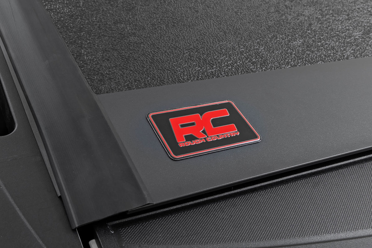 Rough Country Hard Low Profile Bed Cover | Chevy/GMC Sierra 1500 (19-26)/Silverado 1500 (19-26)