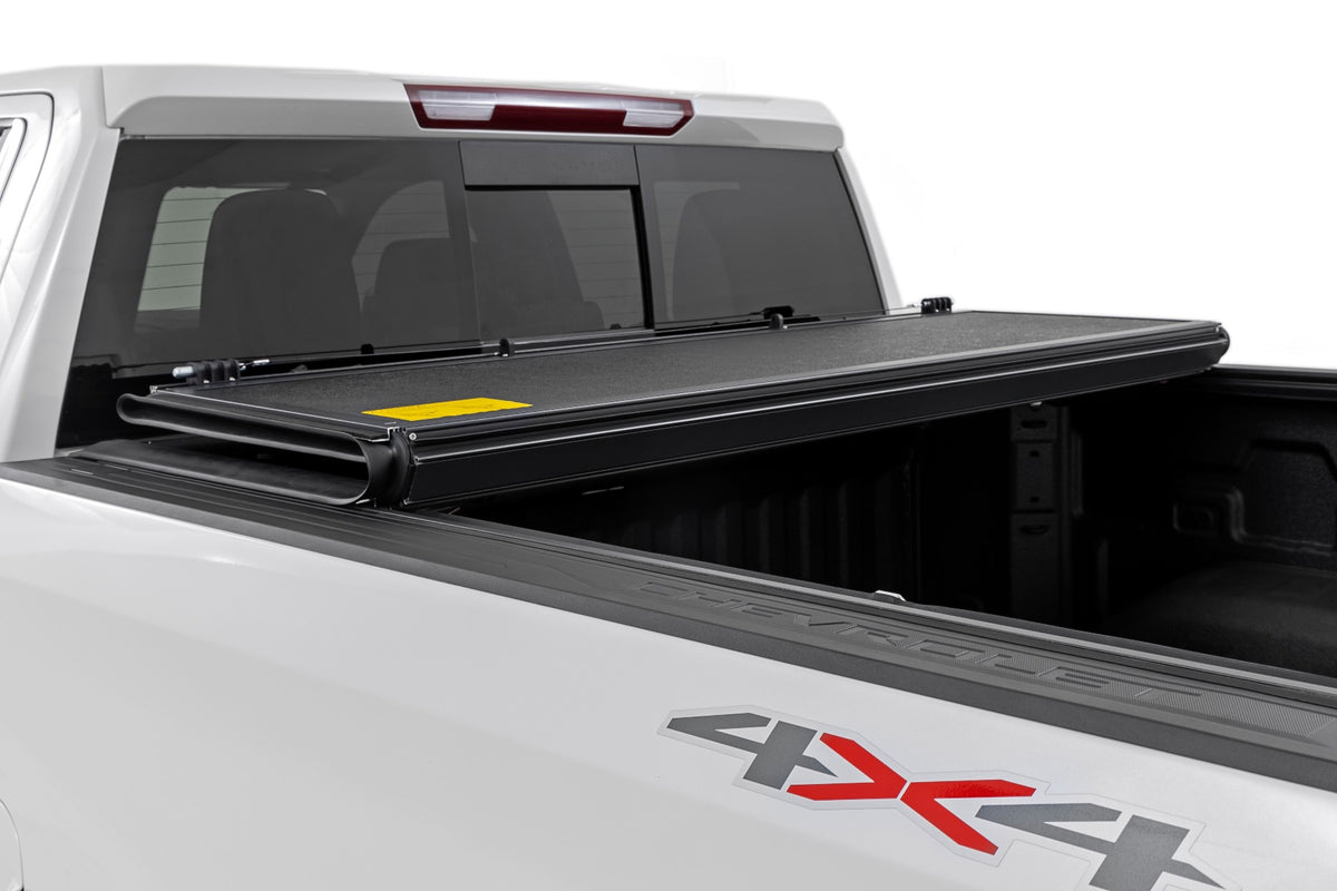 Rough Country Hard Low Profile Bed Cover | Chevy/GMC Sierra 1500 (19-26)/Silverado 1500 (19-26)