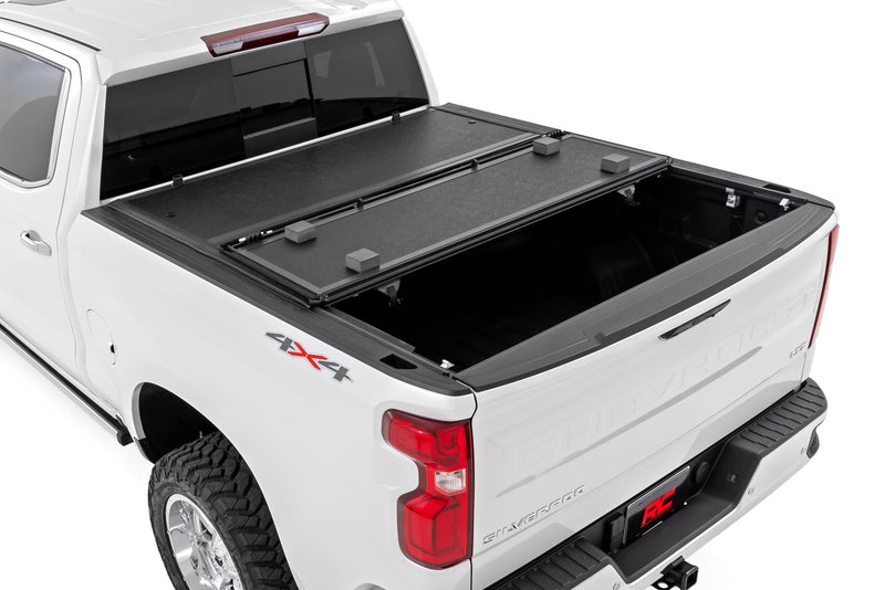 Rough Country Hard Low Profile Bed Cover | Chevy/GMC Sierra 1500 (19-26)/Silverado 1500 (19-26)