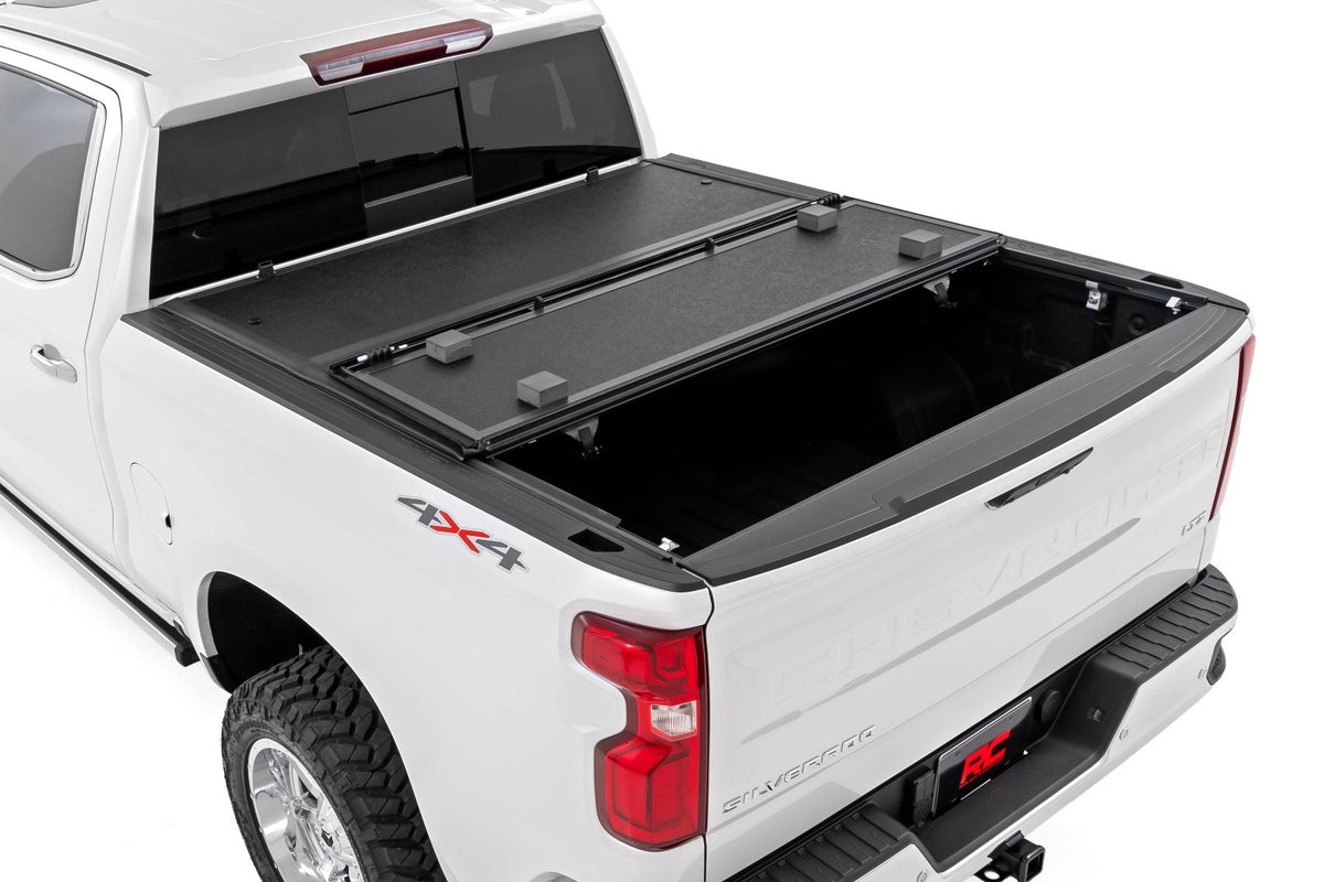 Rough Country Hard Low Profile Bed Cover | Chevy/GMC 1500/2500HD/3500HD (14-19 & Classic)