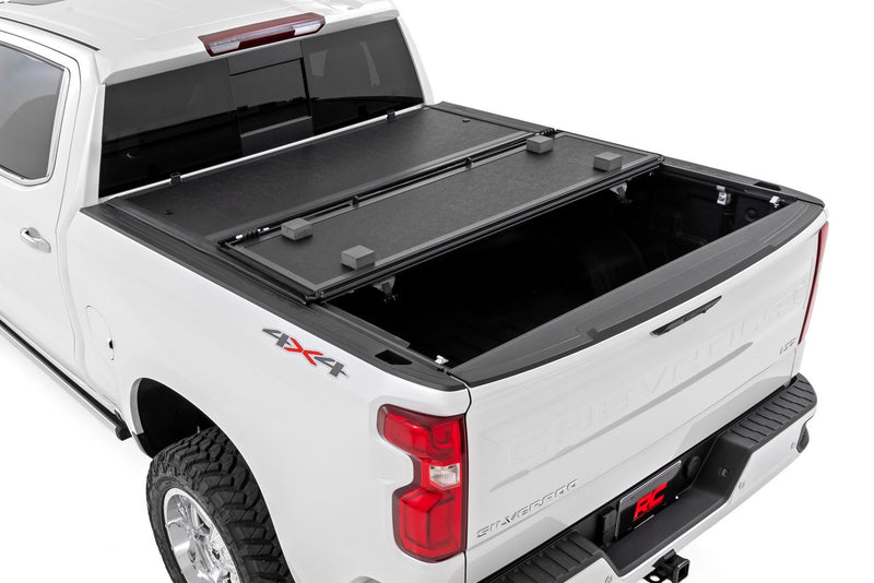 Rough Country Hard Low Profile Bed Cover | Chevy/GMC 1500/2500HD/3500HD (14-19 & Classic)