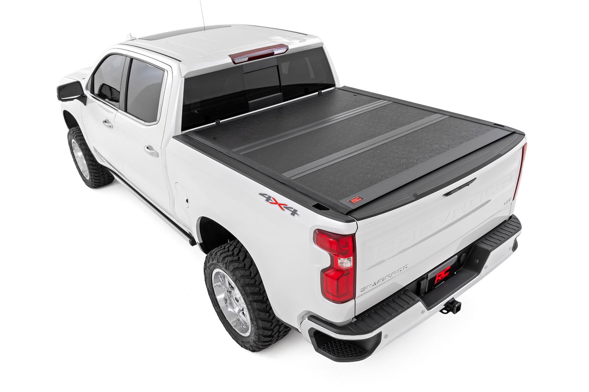 Rough Country Hard Low Profile Bed Cover | Chevy/GMC Sierra 1500 (19-26)/Silverado 1500 (19-26)