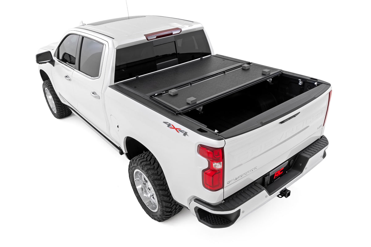 Rough Country Hard Low Profile Bed Cover | Chevy/GMC Sierra 1500 (19-26)/Silverado 1500 (19-26)