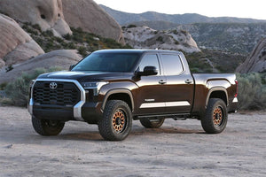 Fabtech 2022 Toyota Tundra 4WD Factory Rear Coils 3in UCA Sys w/Fr Dirt Logic 2.5 Resi C/O Rr Coil