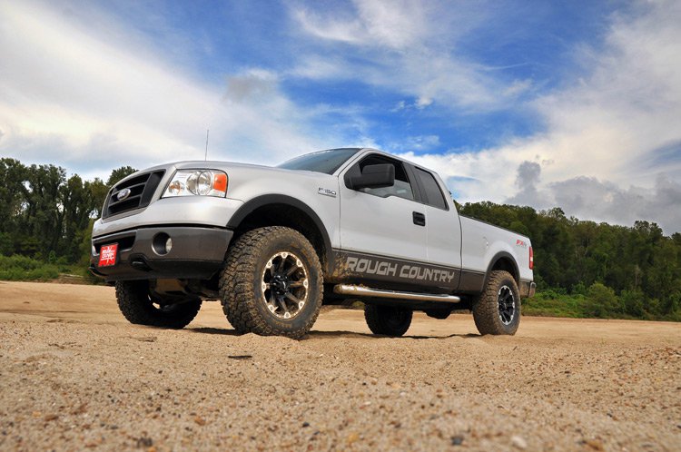 Rough Country 2.5 Inch Lift Kit Lifted Struts | Ford F-150 4WD (2004-2008)