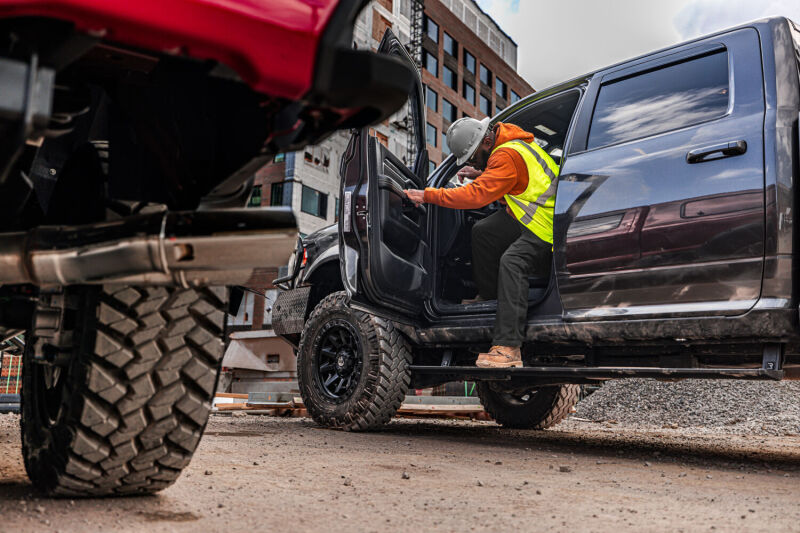 AMP Research 22-24 Toyota Tundra CrewMax PowerStep Vision