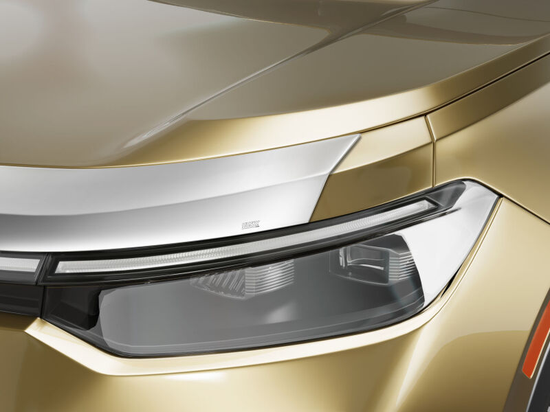 Husky Liners 25-26 Volkswagen Tiguan Aeroskin Hood Protector - Chrome