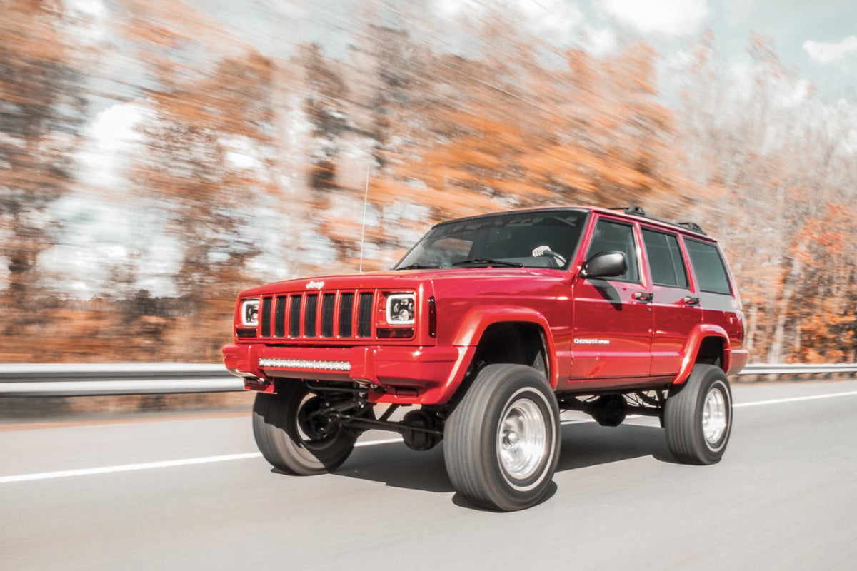 Rough Country 4.5 Inch Lift Kit RR springs | Jeep Cherokee XJ 2WD/4WD (84-01)