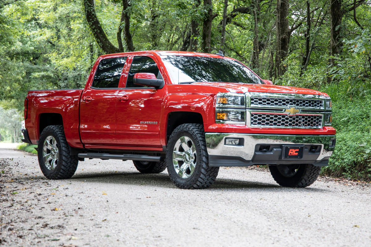 Rough Country Oval Nerf Step Crew Cab | Chevy/GMC 1500/2500HD/3500HD (07-19 & Classic)