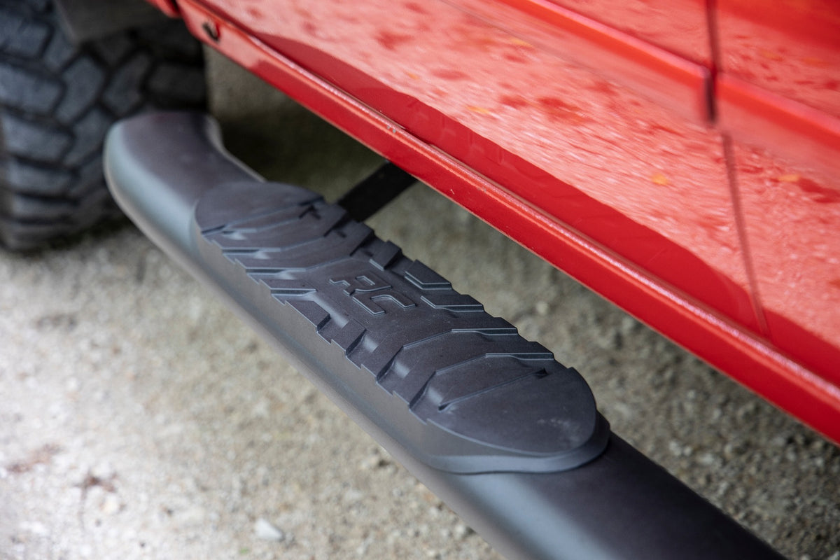 Rough Country Oval Nerf Step Crew Cab | Chevy/GMC 1500/2500HD/3500HD (07-19 & Classic)