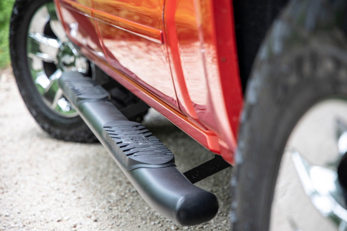 Rough Country Oval Nerf Step Crew Cab | Chevy/GMC 1500/2500HD/3500HD (07-19 & Classic)
