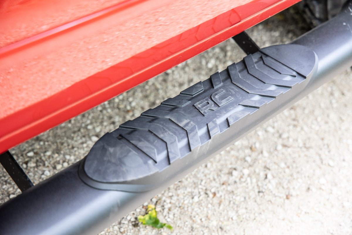 Rough Country Oval Nerf Step Crew Cab | Chevy/GMC 1500/2500HD/3500HD (07-19 & Classic)