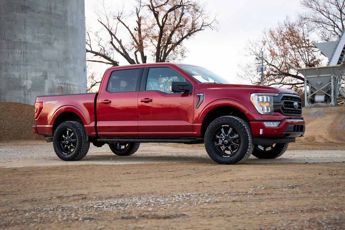 Rough Country 2 Inch Lift Kit | Ford F-150 2WD/4WD (2021-2026) - Kit 58630