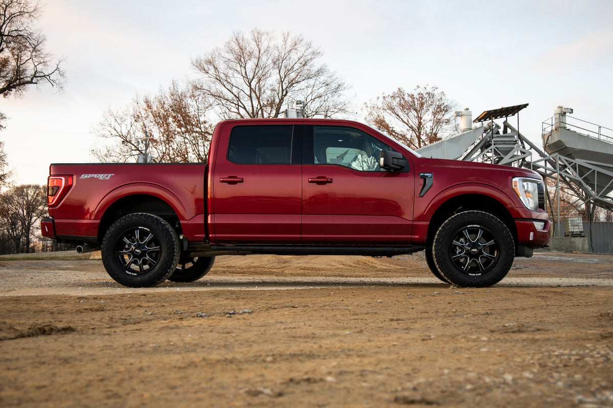 Rough Country 2 Inch Lift Kit | Ford F-150 2WD/4WD (2021-2026) - Kit 58630