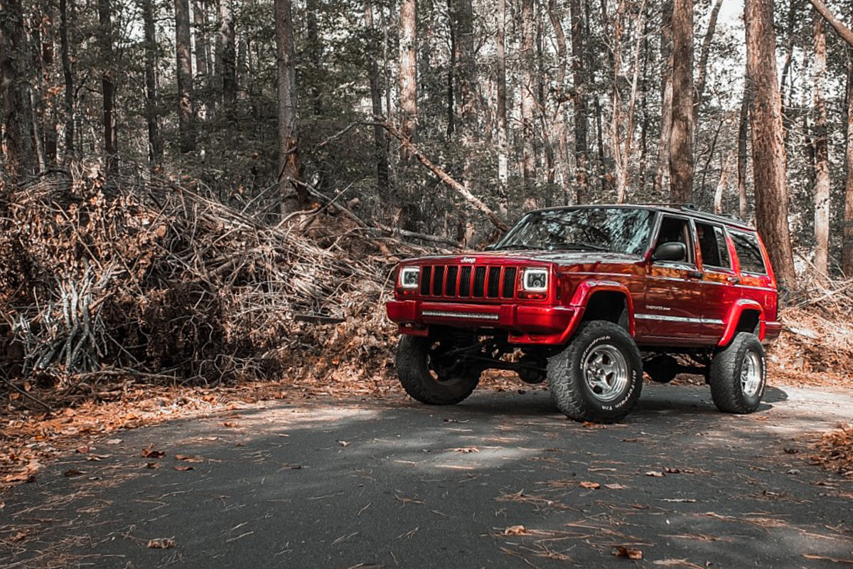 Rough Country 4.5 Inch Lift Kit RR springs | Jeep Cherokee XJ 2WD/4WD (84-01)