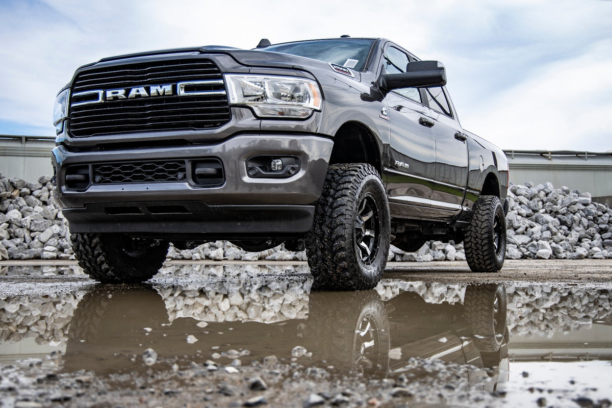 Rough Country 2.5 Inch Leveling Kit | Ram 2500 (14-26)/3500 (13-26) 4WD