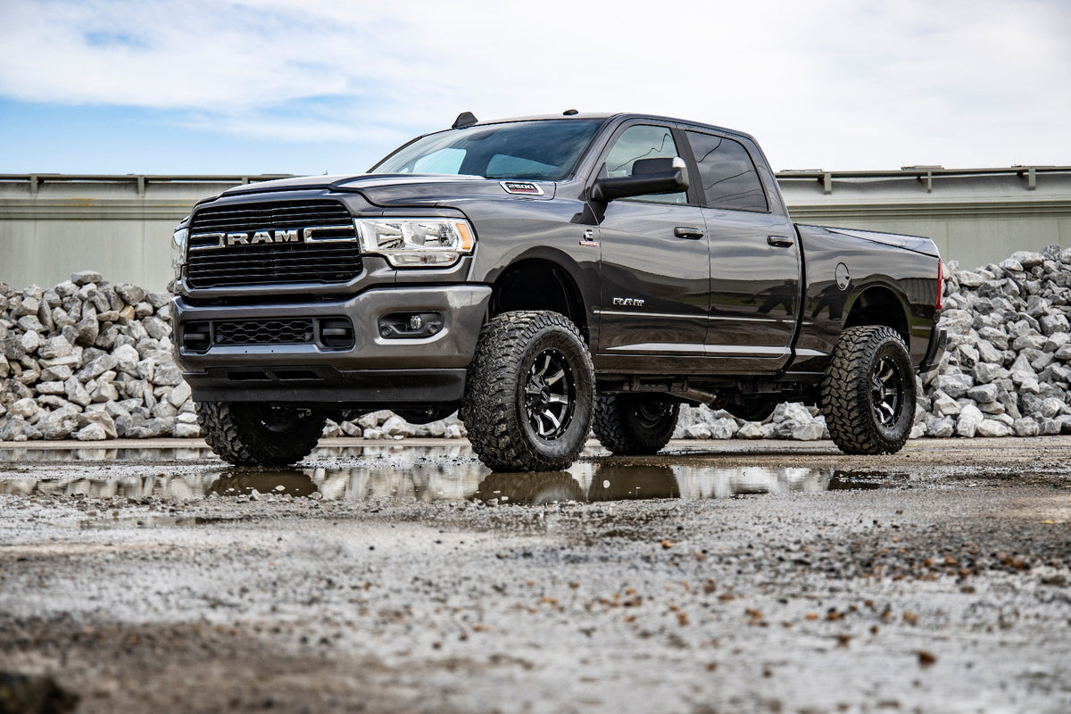 Rough Country 2.5 Inch Leveling Kit | Ram 2500 (14-26)/3500 (13-26) 4WD