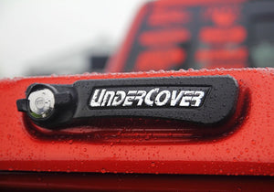 Undercover 22-26 Nissan Frontier 5ft Bed Elite Smooth Bed Cover