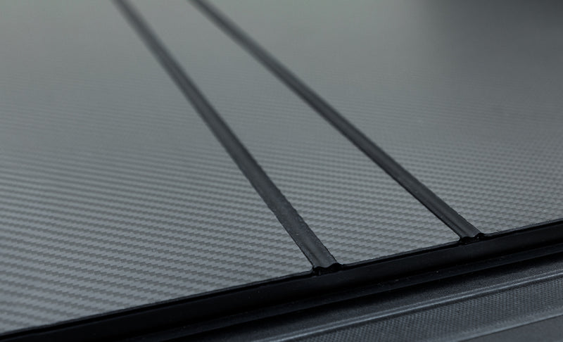 Access 15-22 Chevy/GMC Colorado/Canyon Roll-Up Cover 5ft Bed LOMAX Tri-Fold Cover - Carbon Fiber