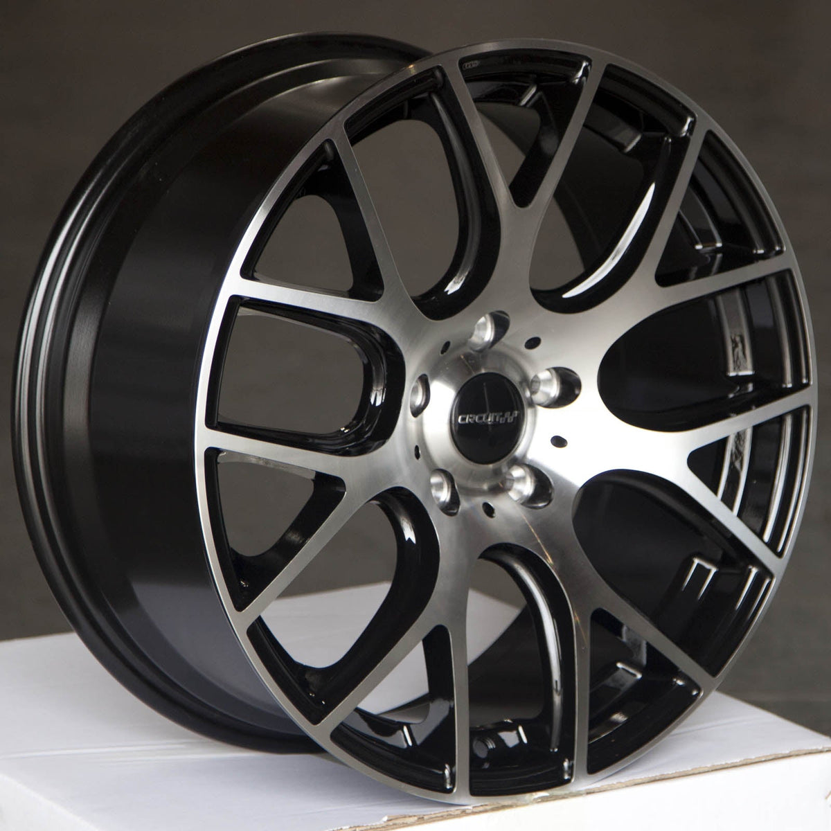 Circuit Performance CP31 Gloss Black/Machined 5x114.3 | 18x8 | +40mm / 6.07