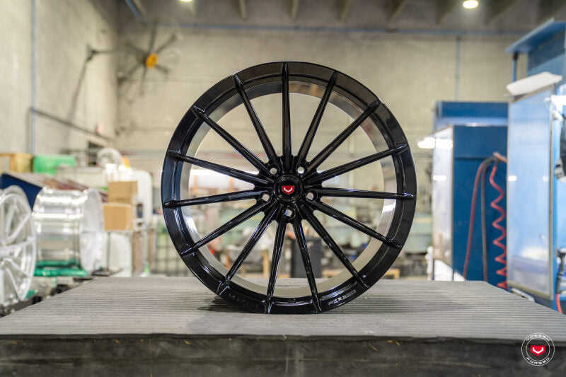 Vossen VPS-2 (SL) - 22X10.5 - 5X112 - ET30 - 66.6 - GB - Gloss Black Wheel