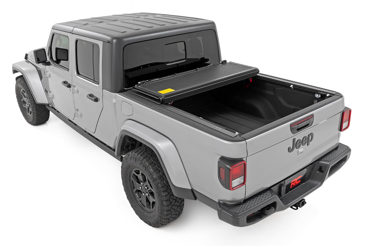Rough Country Hard Low Profile Bed Cover 5' Bed | Jeep Gladiator JT 4WD (2020-2026)