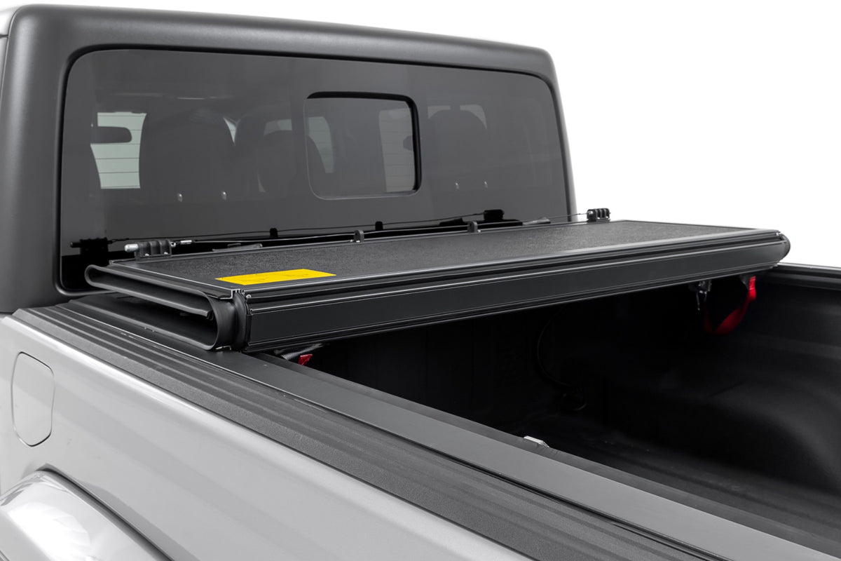 Rough Country Hard Low Profile Bed Cover 5' Bed | Jeep Gladiator JT 4WD (2020-2026)
