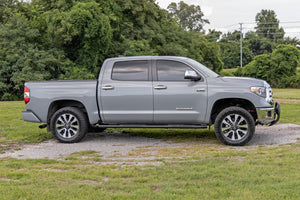Rough Country Oval Nerf Step Crew Cab | Black | Toyota Tundra 2WD/4WD (2007-2021)