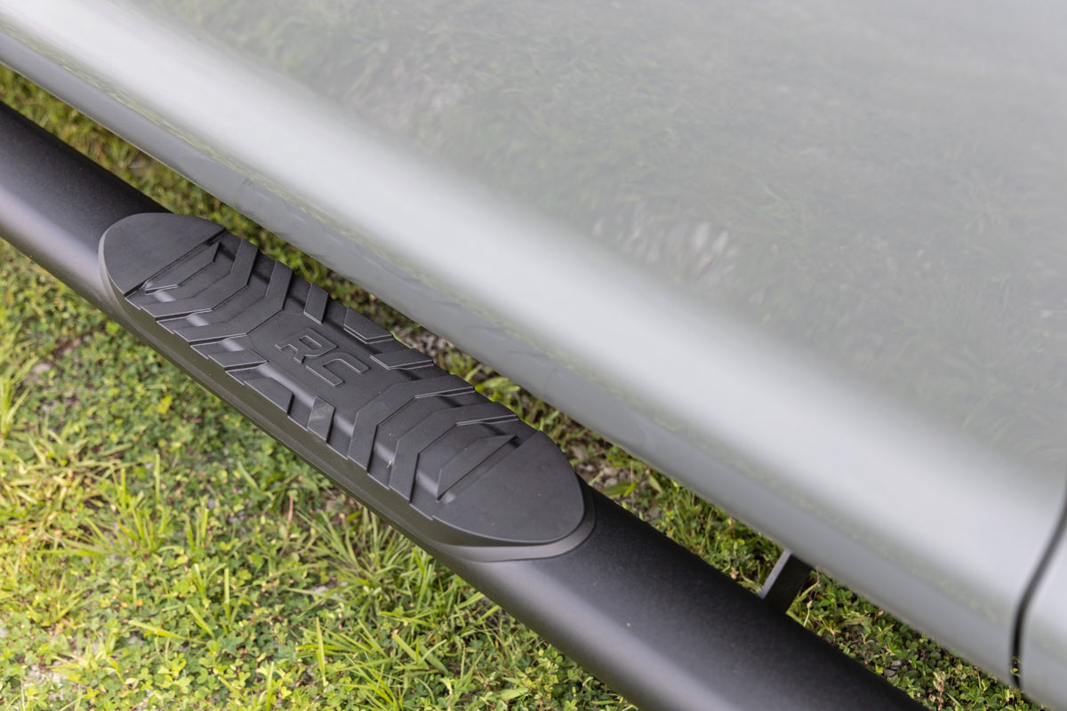 Rough Country Oval Nerf Step Crew Cab | Black | Toyota Tundra 2WD/4WD (2007-2021)