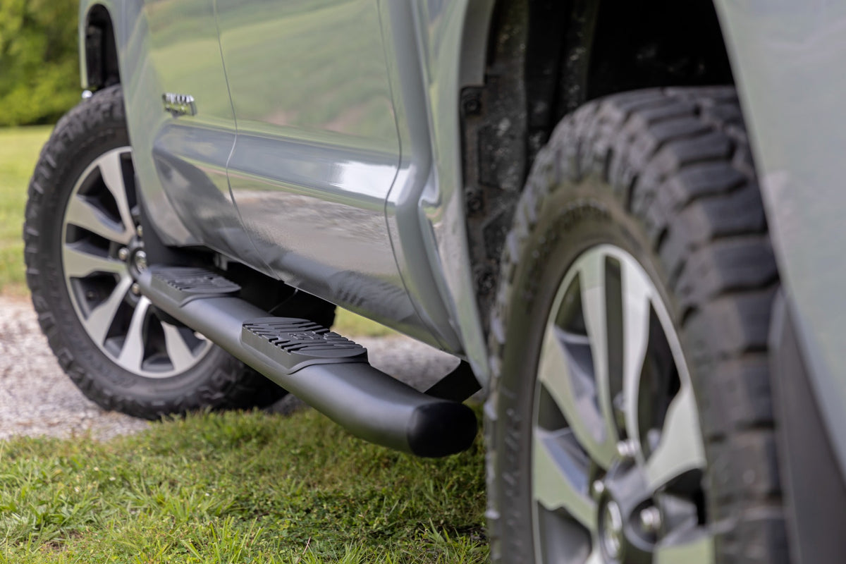 Rough Country Oval Nerf Step Crew Cab | Black | Toyota Tundra 2WD/4WD (2007-2021)