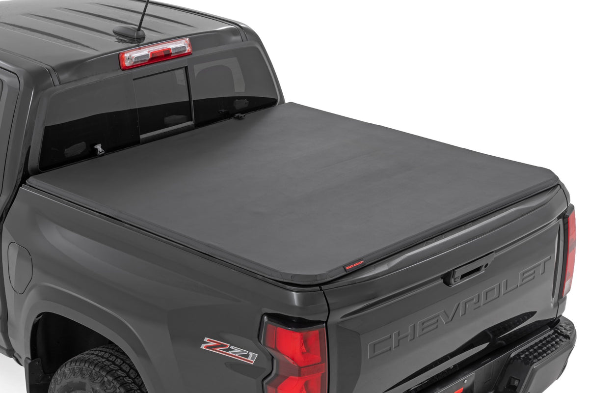 Rough Country Soft Tri-Fold Bed Cover 5' Bed | Chevy/GMC Canyon/Colorado 2WD/4WD (23-26)