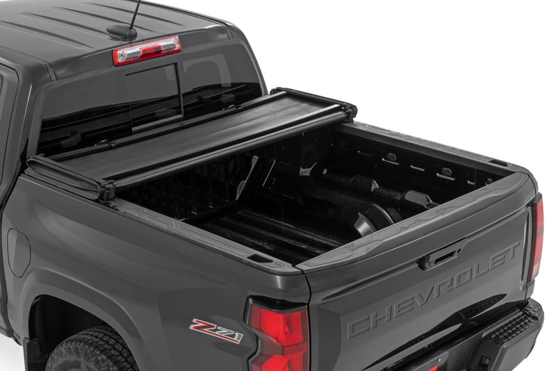 Rough Country Soft Tri-Fold Bed Cover 5' Bed | Chevy/GMC Canyon/Colorado 2WD/4WD (23-26)