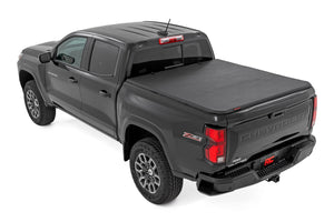 Rough Country Soft Tri-Fold Bed Cover 5' Bed | Chevy/GMC Canyon/Colorado 2WD/4WD (23-26)