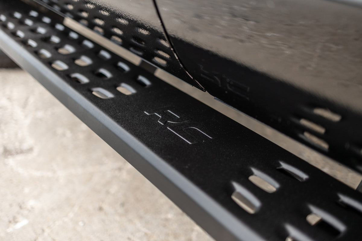 Rough Country RPT2 Running Board Crew Cab | Black | Toyota Tundra 2WD/4WD (2007-2021)
