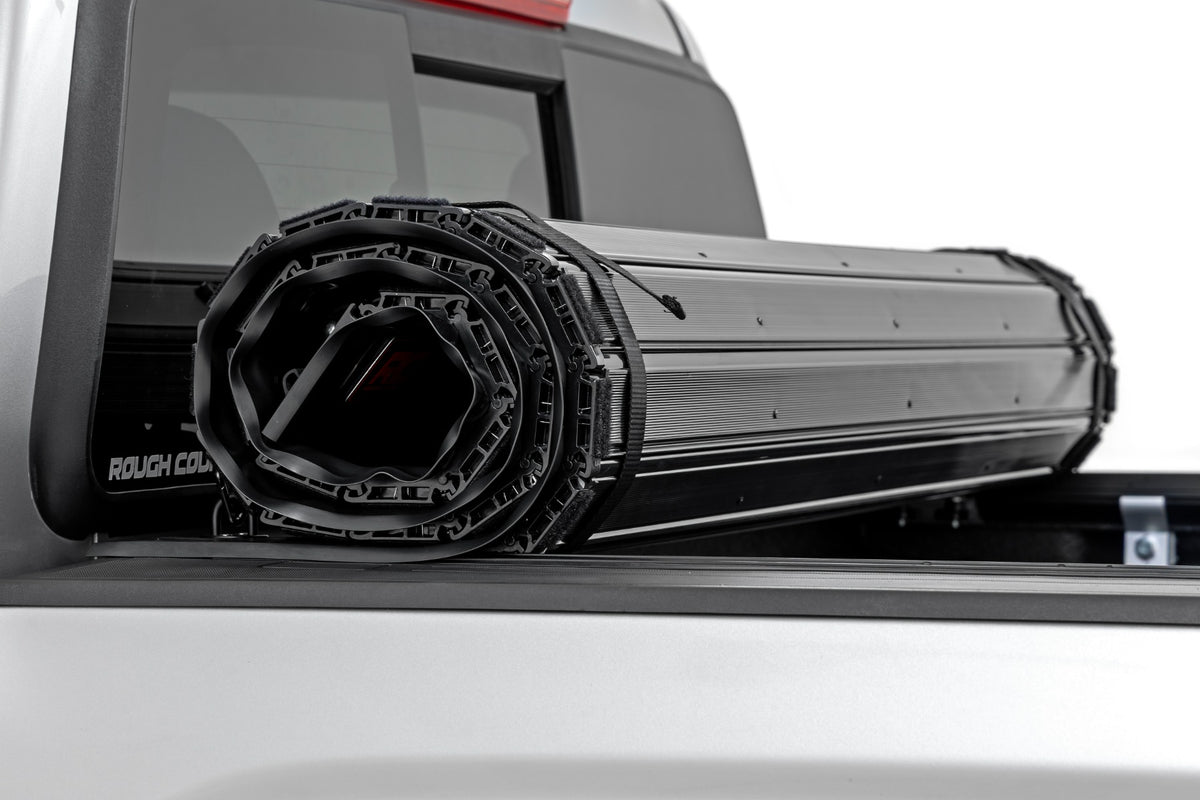Rough Country Hard Roll Up Bed Cover 5' Bed | Chevy/GMC Canyon/Colorado 2WD/4WD (15-22)