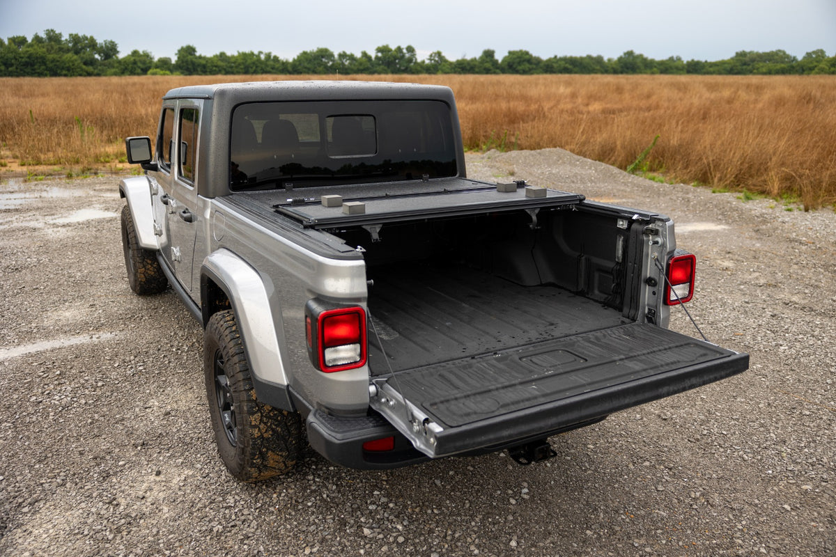 Rough Country Hard Low Profile Bed Cover 5' Bed | Jeep Gladiator JT 4WD (2020-2026)