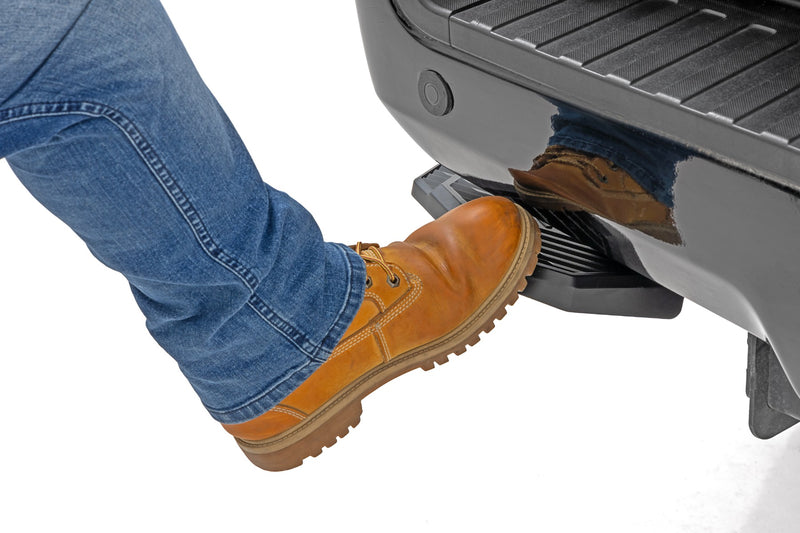 Rough Country Retractable Bed Step Manual Pull | Ford F-250/F-350 Super Duty (17-22)