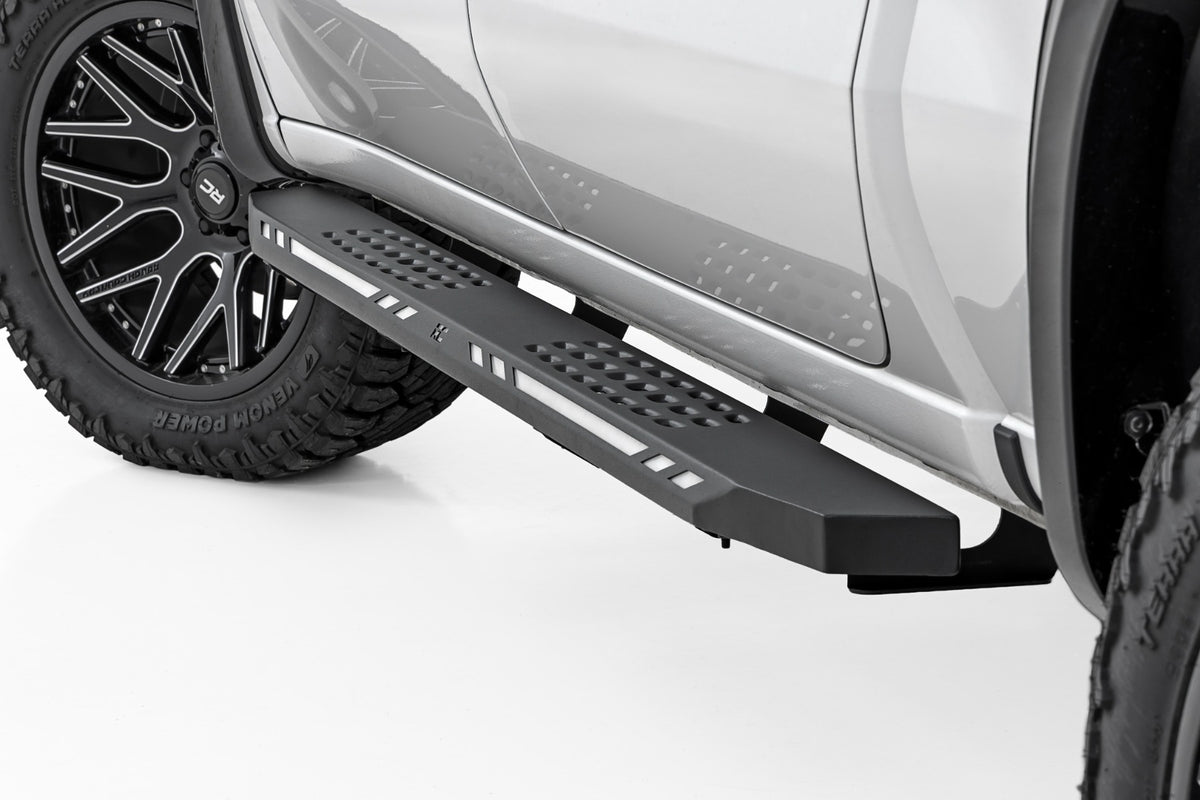 Rough Country AC2 Running Boards Amber/White | Crew Cab | Chevy/GMC 1500/2500HD/3500HD (19-26)