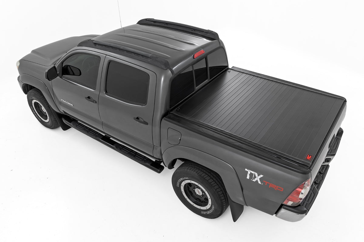 Rough Country Hard Roll Up Bed Cover 5' Bed | Toyota Tacoma 2WD/4WD (2005-2015)