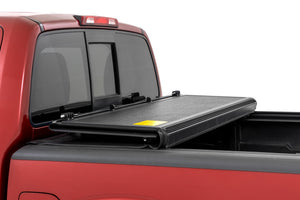 Rough Country Hard Low Profile Bed Cover 5' Bed | Cargo Mgmt | Nissan Frontier (05-21)