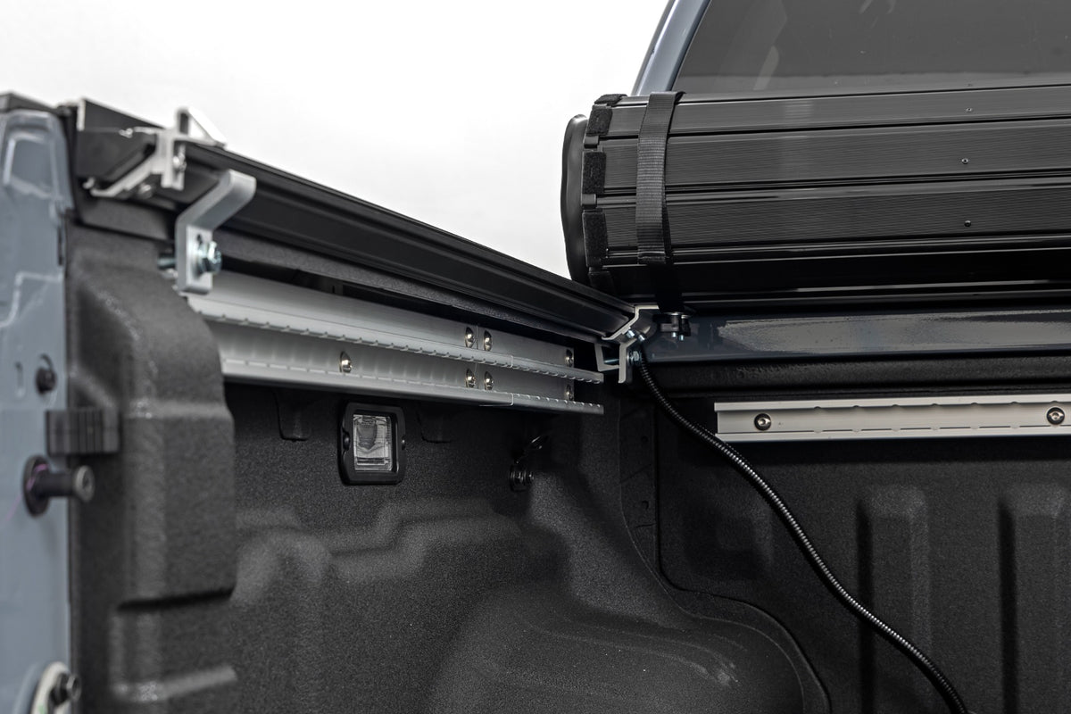 Rough Country Hard Roll Up Bed Cover 5' Bed | Nissan Frontier 2WD/4WD (2022-2026)