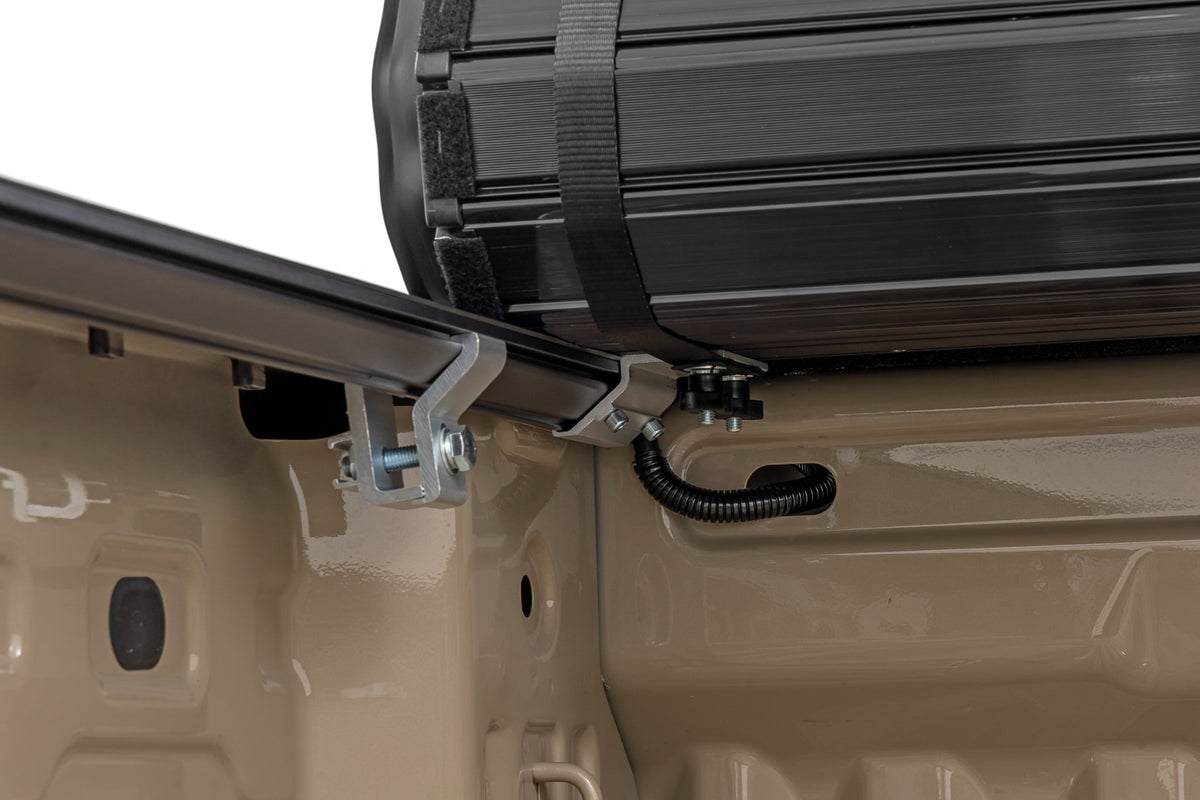 Rough Country Hard Roll Up Bed Cover 5' Bed | Chevy/GMC Canyon/Colorado 2WD/4WD (23-26)