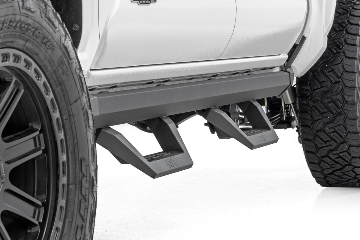 Rough Country SRX2 Adjustable Aluminum Steps Double Cab | Toyota Tacoma 2WD/4WD (24-26)