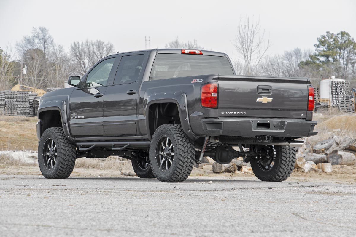 Rough Country 7 Inch Lift Kit | Chevy/GMC 1500 (14-18)