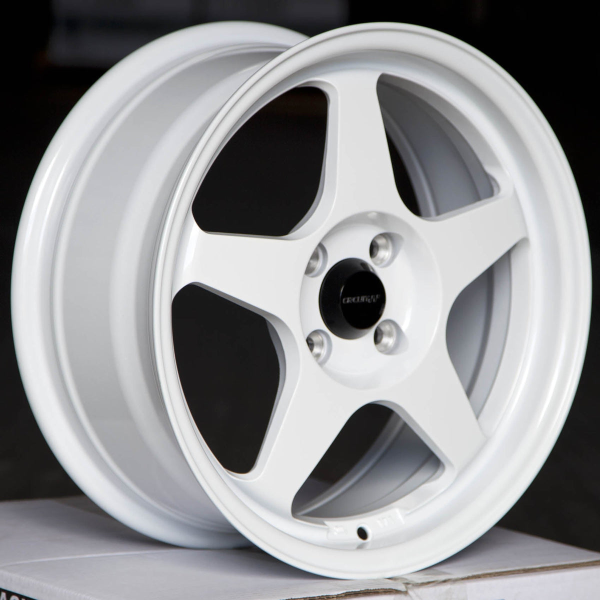 Circuit Performance CP22 Gloss White 5x114.3 | 16x7 | +35mm / 5.38