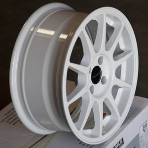 Circuit Performance CP23 Gloss White 4x100 | 16x7 | +35mm / 5.38