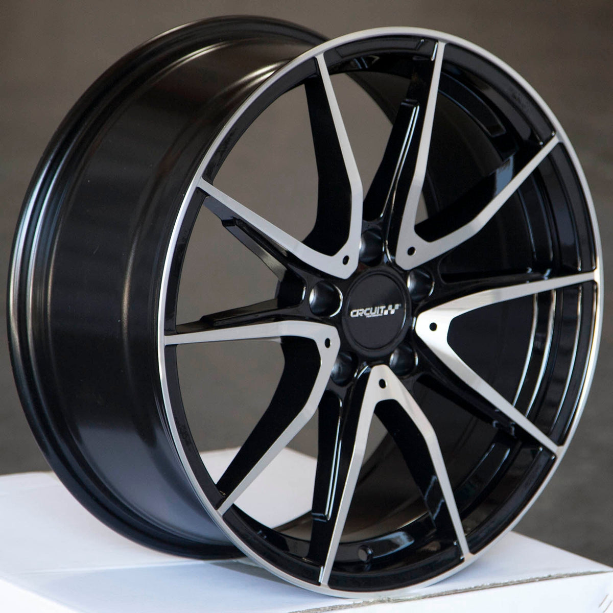 Circuit Performance CP35 Gloss Black/Machined 5x112 | 18x8 | +40mm / 6.07
