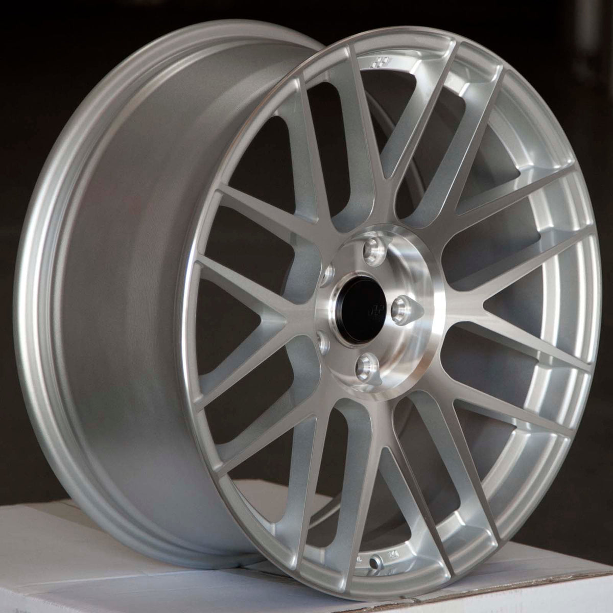 Circuit Performance CSF11 Gloss Silver/Machined 5x114.3 | 19x8.5 | +35mm / 6.13